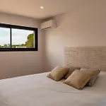 Signature Luxury & Exclusive Seaside Getaway *