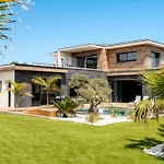 Signature Luxury & Exclusive Seaside Getaway