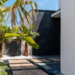 Signature Luxury & Exclusive Seaside Getaway *