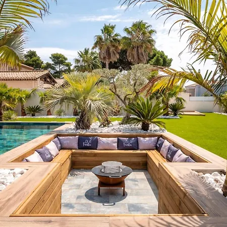 Signature Luxury & Exclusive Seaside Getaway