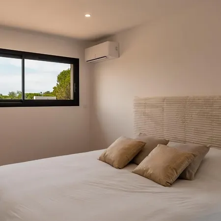 Signature Luxury & Exclusive Seaside Getaway *