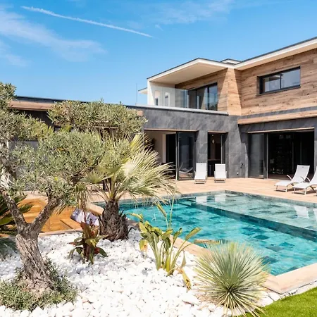 Villa Signature Luxury & Exclusive Seaside Getaway *