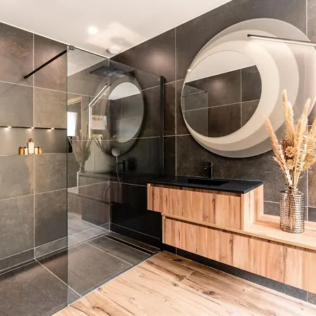 Signature Luxury & Exclusive Seaside Getaway