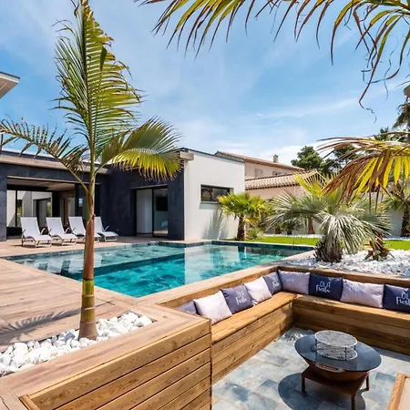 Signature Luxury & Exclusive Seaside Getaway Βίλα