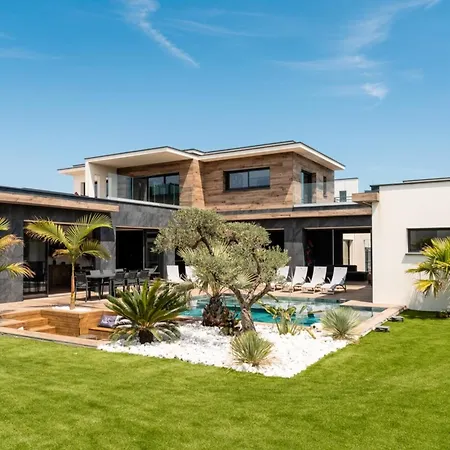 Villa Signature Luxury & Exclusive Seaside Getaway