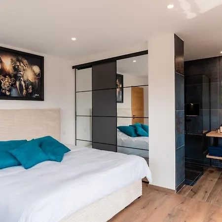 Signature Luxury & Exclusive Seaside Getaway