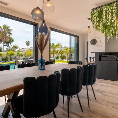 Villa Signature Luxury & Exclusive Seaside Getaway *