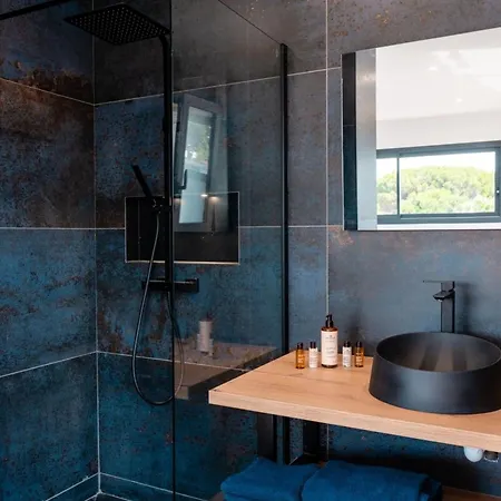 Villa Signature Luxury & Exclusive Seaside Getaway