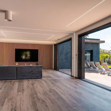 Villa Signature Luxury & Exclusive Seaside Getaway