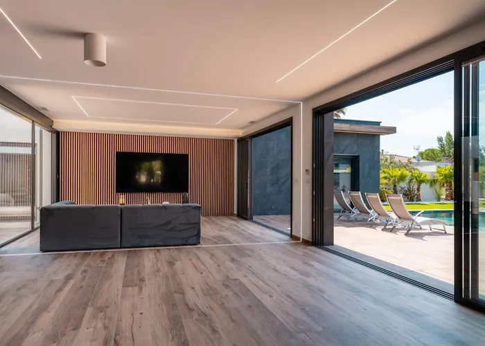 Signature Lujo Y Piscina De Bali Villa Le Grau d'Agde